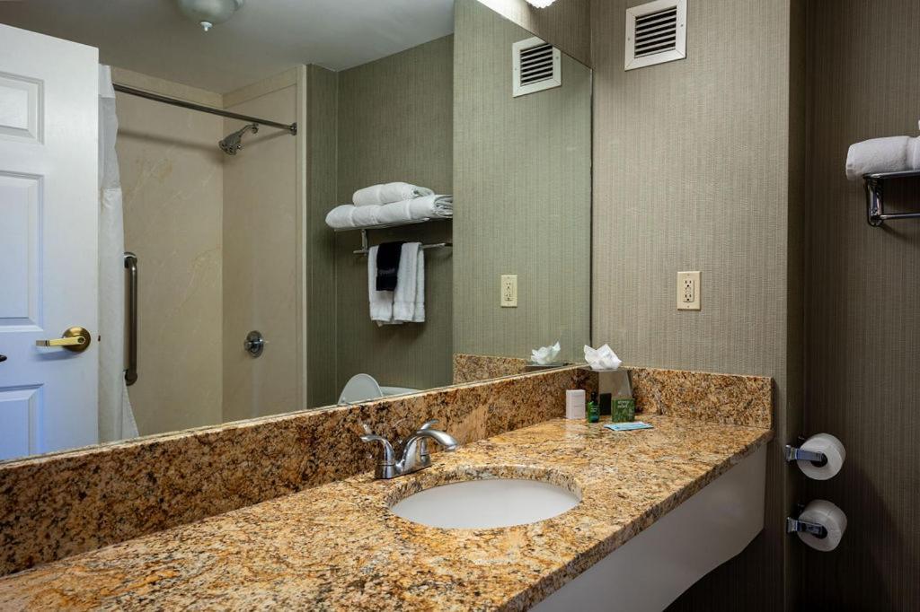 D. Hotel Suites & Spa Holyoke Exterior foto