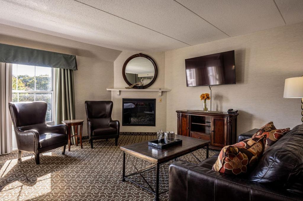 D. Hotel Suites & Spa Holyoke Exterior foto