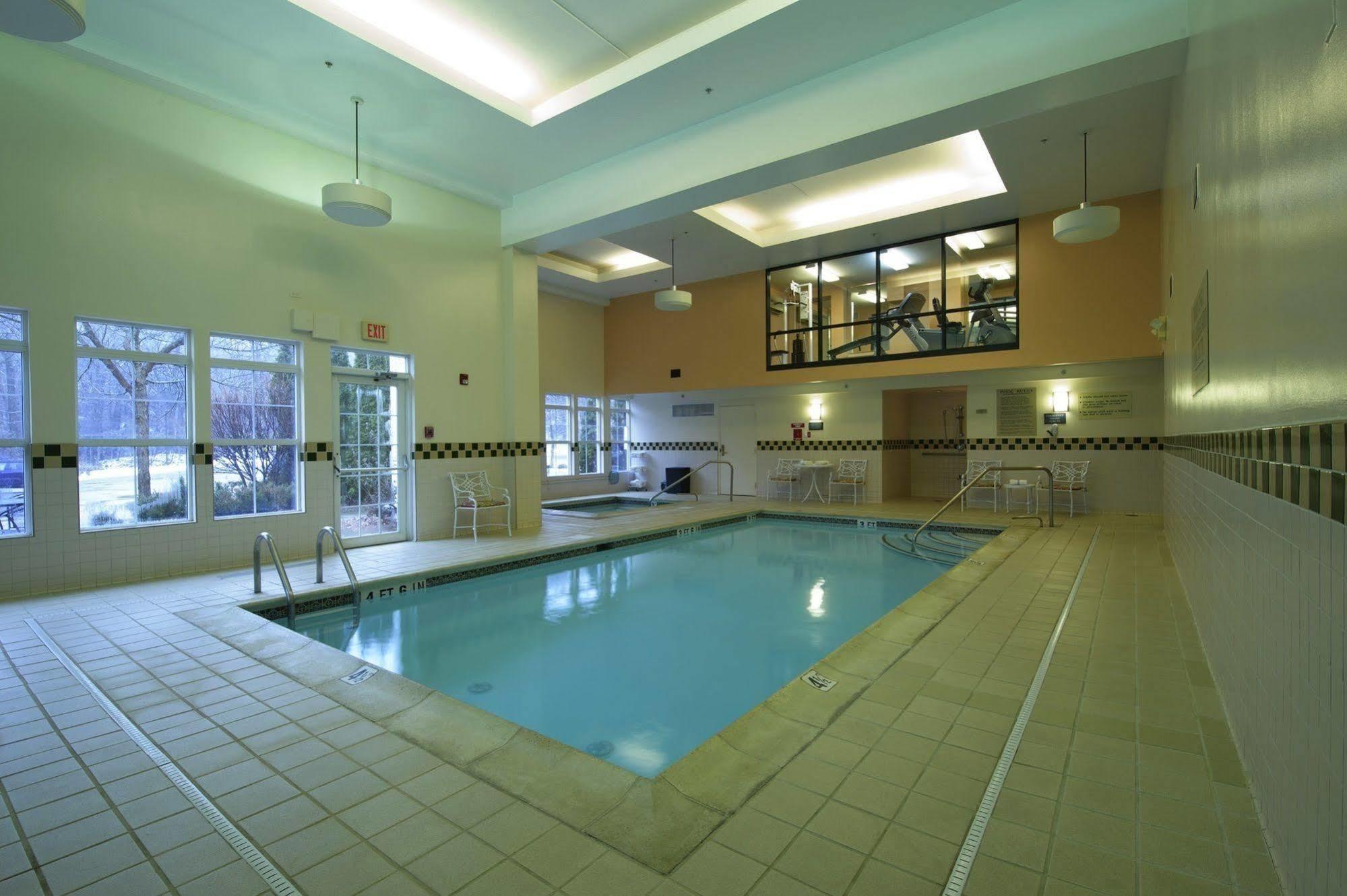 D. Hotel Suites & Spa Holyoke Exterior foto